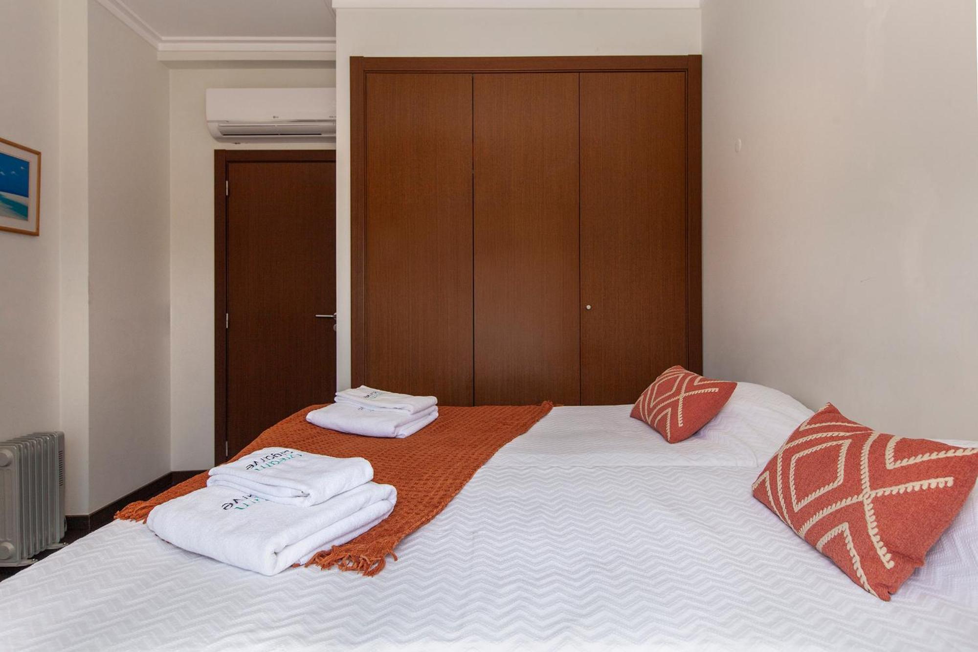B04 - Luxury 2 Bed W Terrace Pool Apartment ลากอส ภายนอก รูปภาพ